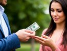 Каждый месяц отдавал бывшей по 10 тысяч рублей, но долг по алиментам вырос до 220 — это вообще законно?