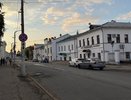 В Костроме популярность среди туристов завоевали женщины на автомобилях
