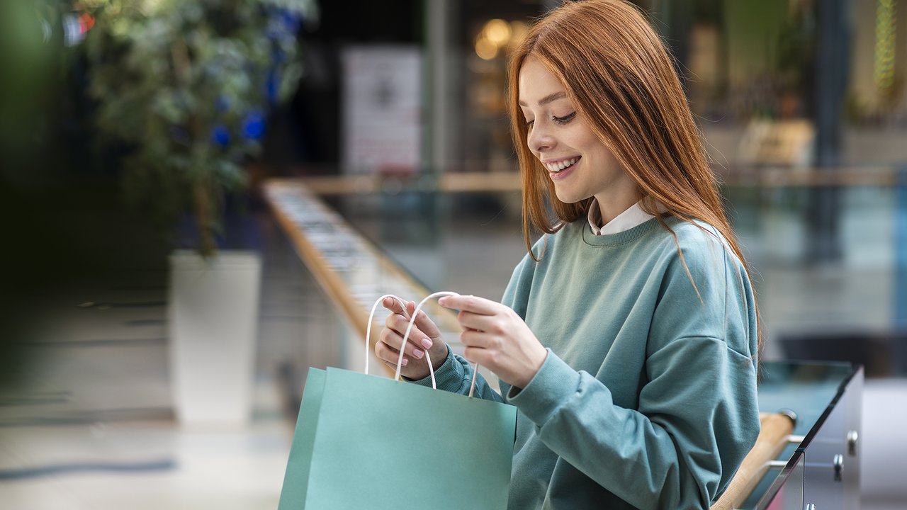 Главная картинка новости: Траты по платежным стикерам выросли в 3,5 раза