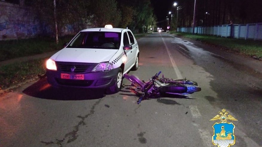 Главная картинка новости: В Волгореченске 16-летний питбайкер врезался в такси