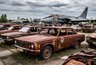 Миниатюра новости: Нашёл среди болот законсервированную авиабазу: сотни ржавых машин и следы Су-24 - жутко, но интересно