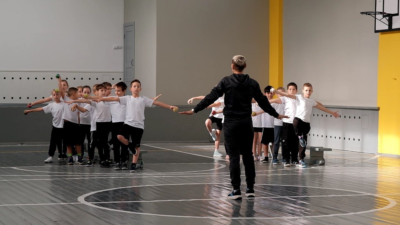 Главная картинка новости: В Костромской области в 2025 году отремонтируют десять спортзалов