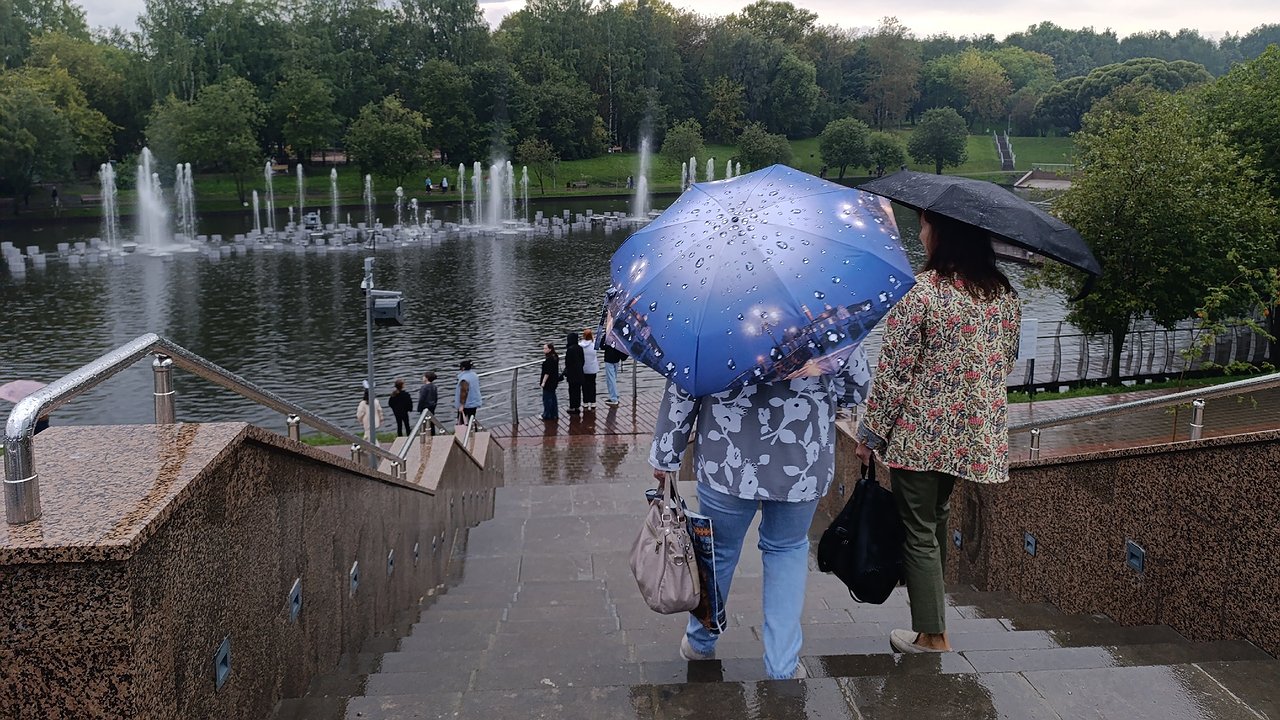 Главная картинка новости: Москва высохнет, Петербург утонет: синоптики раскрыли парадокс осени-2025