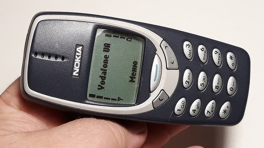 Главная картинка новости: 3310 переживал падение с 10 этажа, а 9 PureView утонул в пяти камерах: лучшие и худшие модели Nokia