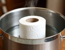 Кипячу туалетную бумагу — и угощение на три дня готово: соседи ходят за "рецептом"