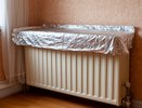 Осенью и зимой отапливаю дом с помощью фольги: простой способ с батареями – температура поднимается на 3 градуса, а счета меньше