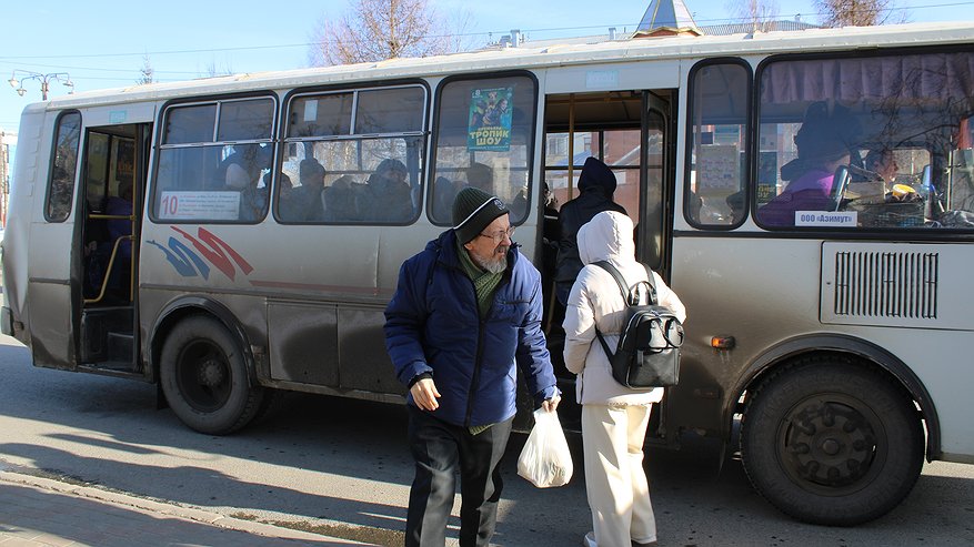 Главная картинка новости: 10 тысяч рублей за труд: какие изменения ждут пенсионеров с большим стажем в 2026 году