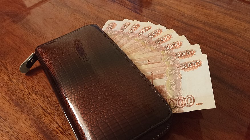 Главная картинка новости: Оклады работникам увеличат, ипотеку можно брать не только в банке: какие законы вступили в силу с 1 октября