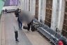 Миниатюра новости: Полиция Костромы помогла вернуть украденный чемодан с миллионом рублей