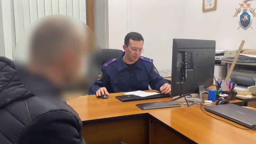 Главная картинка новости: В Костроме будут судить троих иностранцев за хулиганство и нападение с ножом у бара