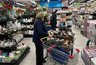 Миниатюра новости: В Светофор завезли теплые зимние сапоги за 772 руб, ковры по 876 и осеннее удобрение за 62 руб: честно рассказываю про все цены и что купила себе