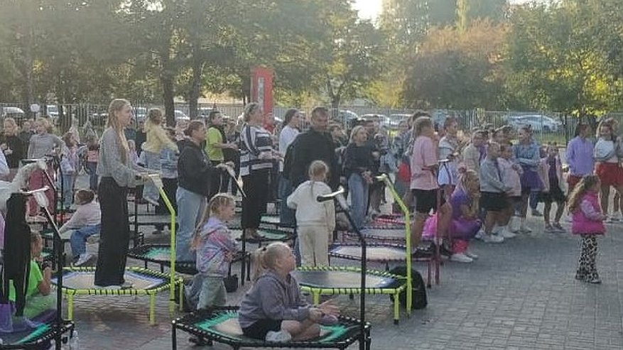 Главная картинка новости: Костромичей приглашают в городские парки освоить жонглирование и северную ходьбу (0+)