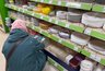 Миниатюра новости: Чем стеклянная посуда из "ФиксПрайса" и "Светофора" отличается от точно такой же в дорогих магазинах? Объясняем
