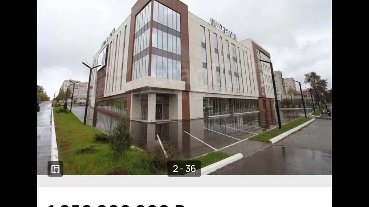 Главная картинка новости: В Костроме продают здание торгового центра за миллиард рублей