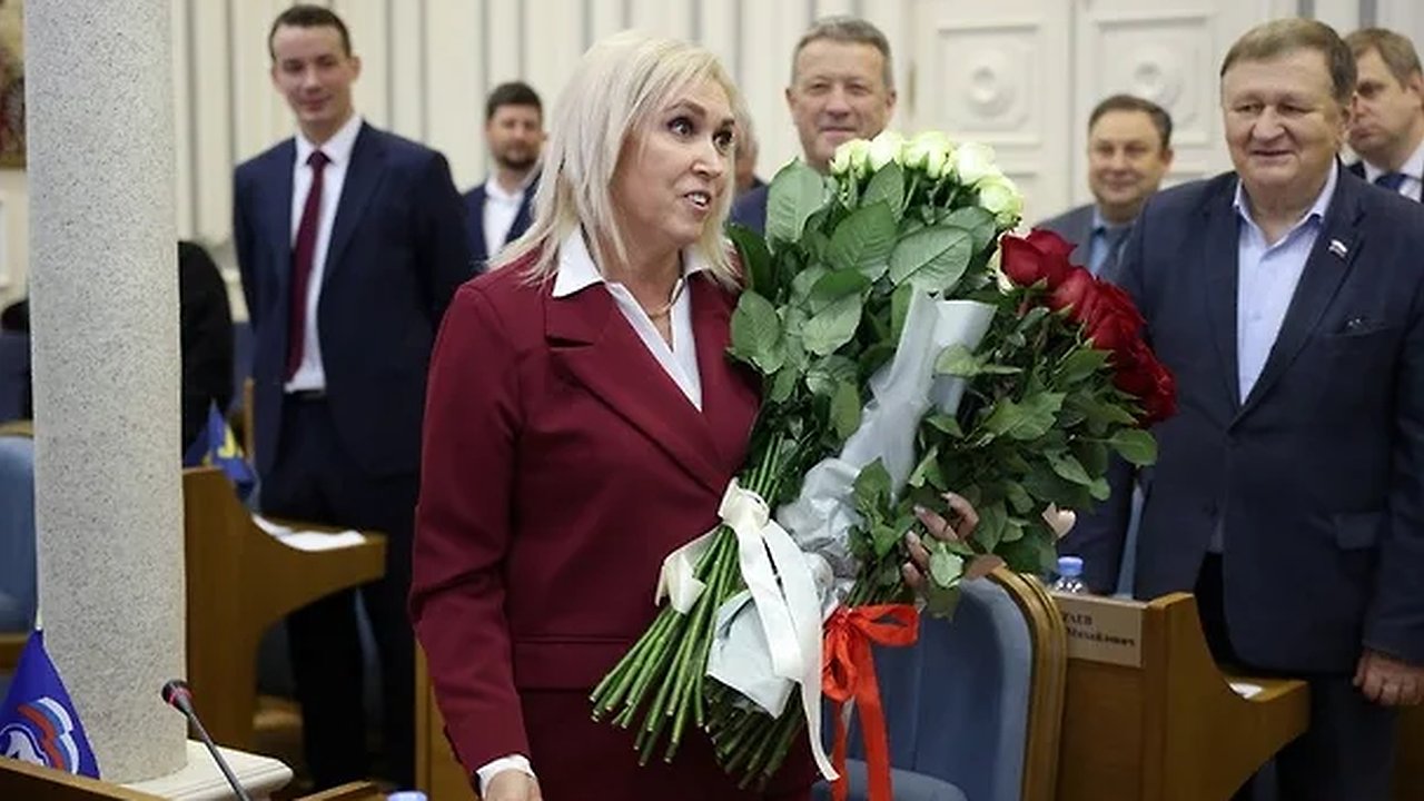 Главная картинка новости: Вдова генерала Кириллова стала сенатором от Костромской области