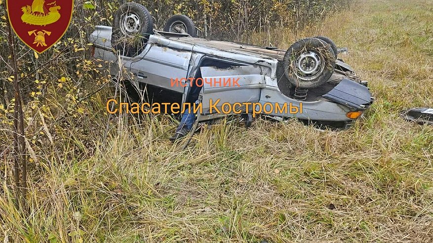 Главная картинка новости: В Костромской области спасатели деблокировали водителя из перевернувшейся машины