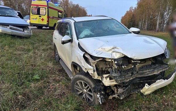 В Костроме столкнулись ВАЗ и Toyota: пострадали четверо, включая ребенка