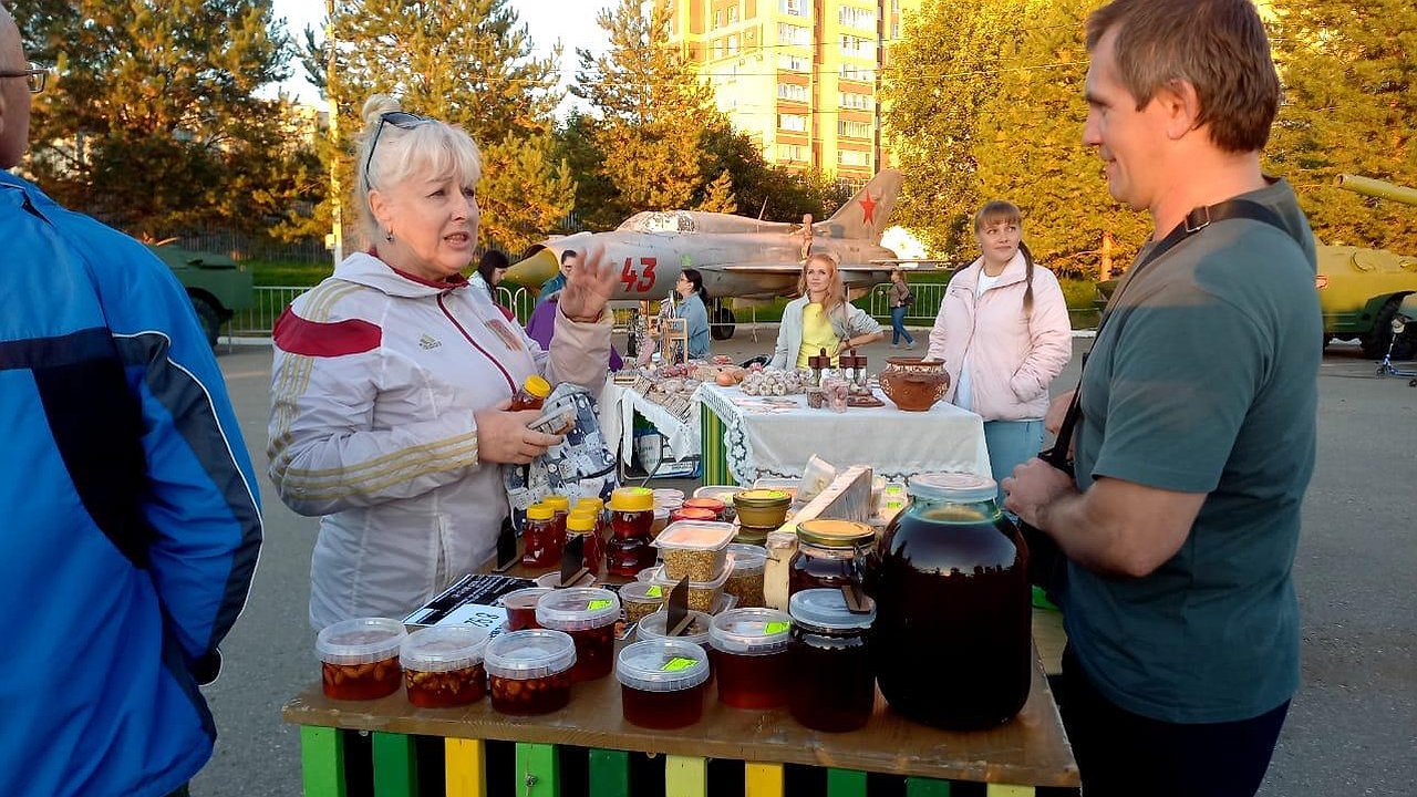 Главная картинка новости: Большая губернская ярмарка и встреча с легендой ММА: куда сходить в выходные 11 и 12 октября в Костроме (16+)