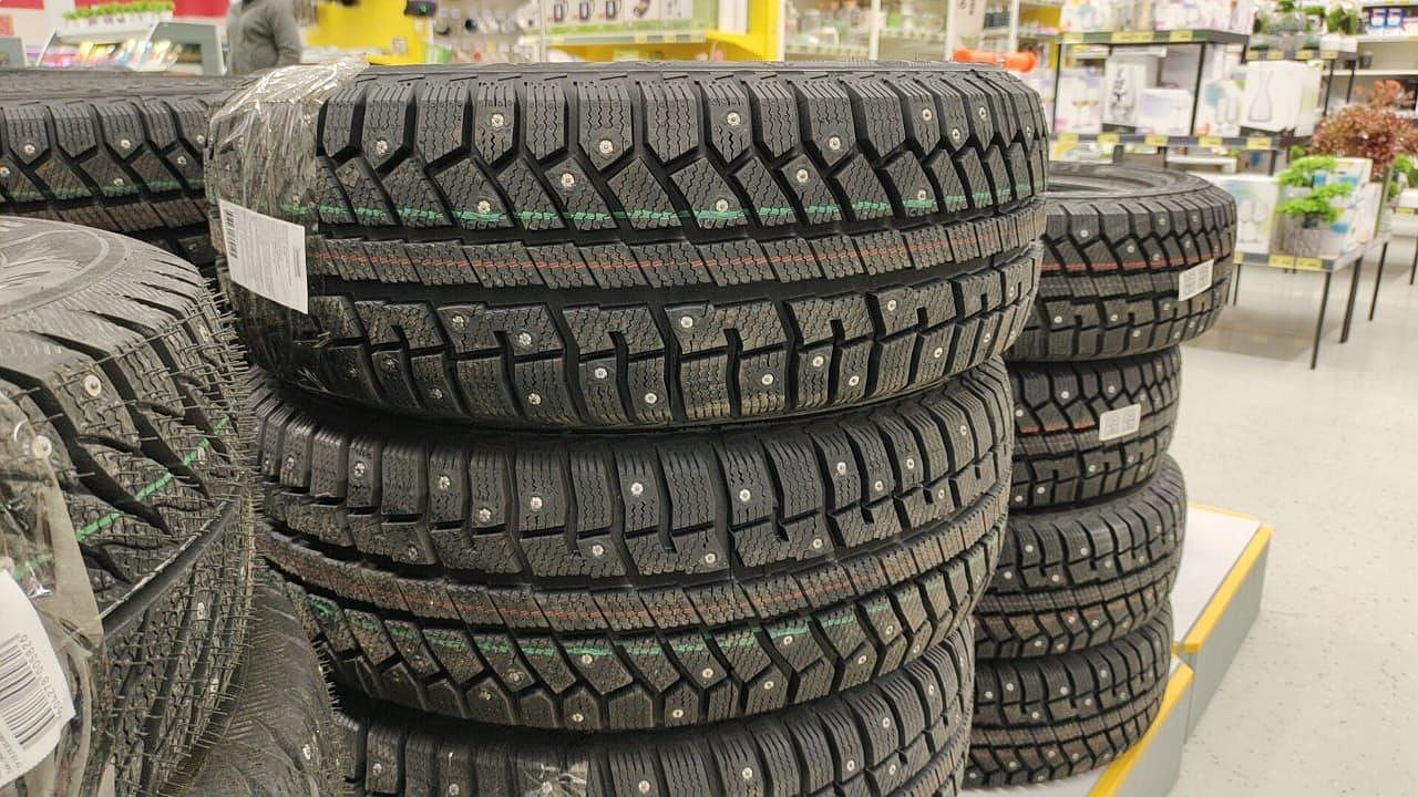 Главная картинка новости: Почему покупать два комплекта колес невыгодно: четкий ответ автоэксперта