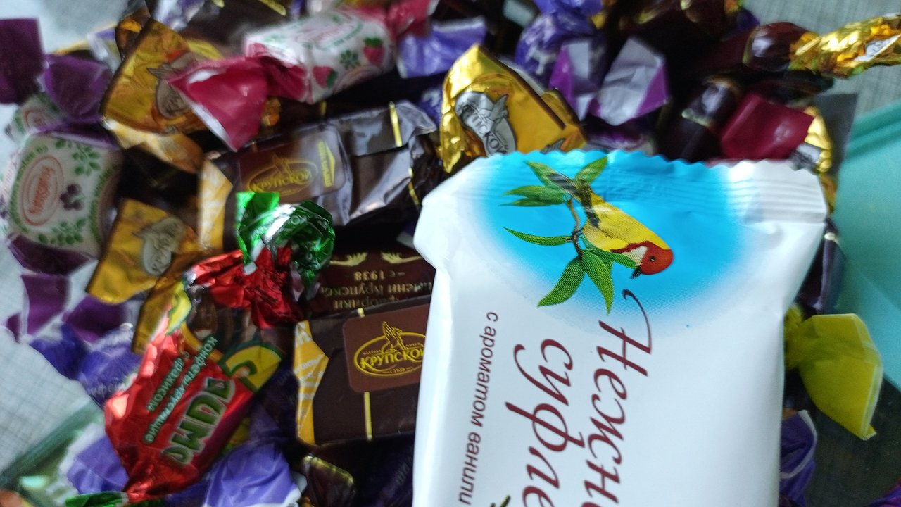 Главная картинка новости: Суперские конфеты за копейки: в "Светофоре" откопали вкусный клад, и состав на 100% натуральный