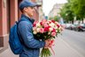 Миниатюра новости: Начальница попросила оплатить доставку за цветы, а потом устроила истерику, когда я напомнила про деньги. Как 500 рублей чуть не стоили мне места на работе