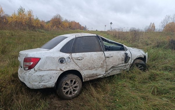 В Костромской области "Лада" улетела в кювет: есть пострадавшие