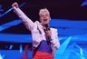 Миниатюра новости: Он пел про вечную любовь — а сам не выдержал её: почему SHAMAN бросил жену и виновата ли в этом Мизулина
