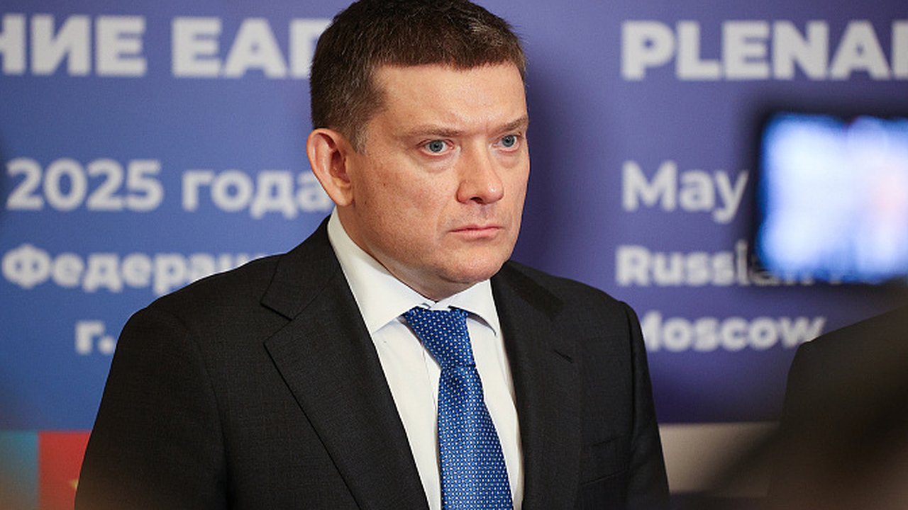 Главная картинка новости: Николай Журавлев остался сенатором от Костромской области