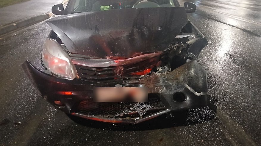 Главная картинка новости: В Костроме на Индустриальной столкнулись Renault и Toyota: есть пострадавший