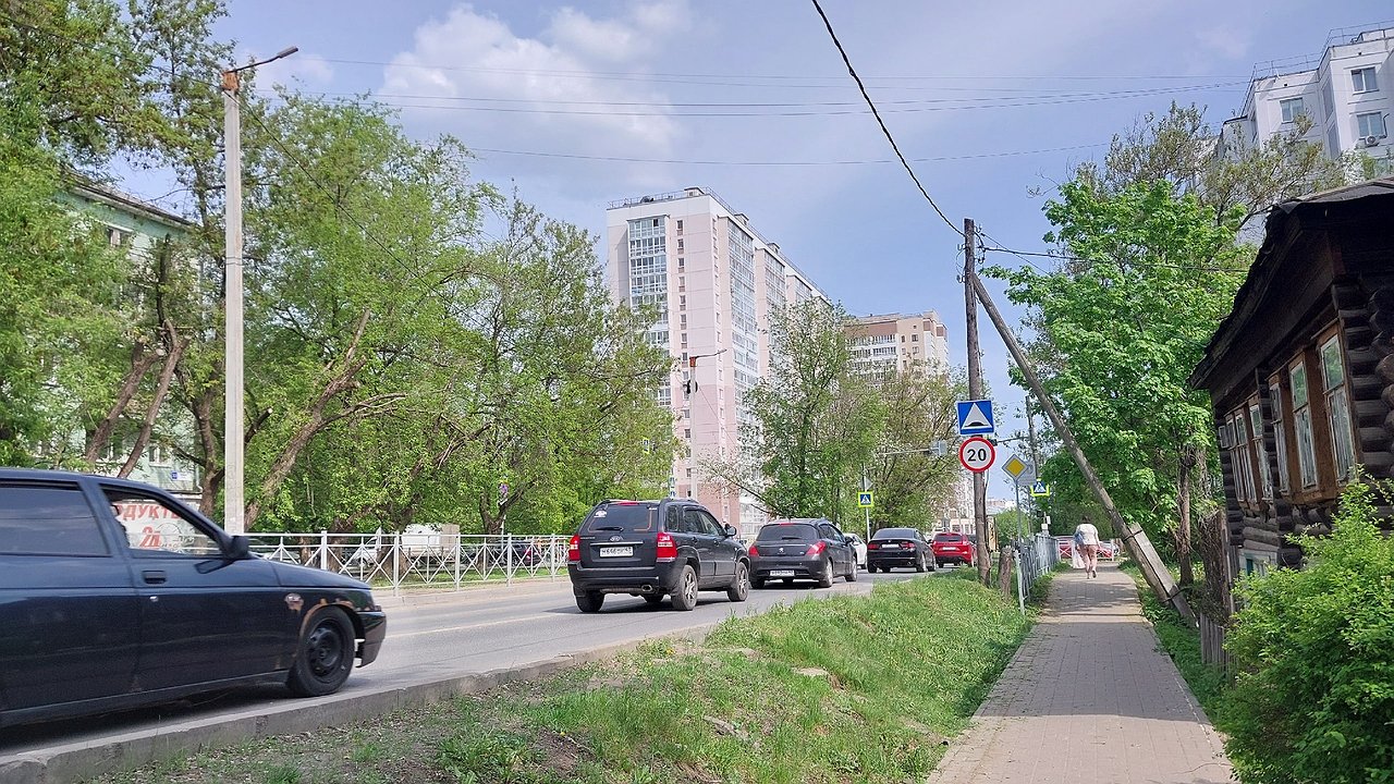 Главная картинка новости: ГАИ пояснила - что нужно делать, если вы уже пересекли стоп-линию и загорелся красный сигнал светофора