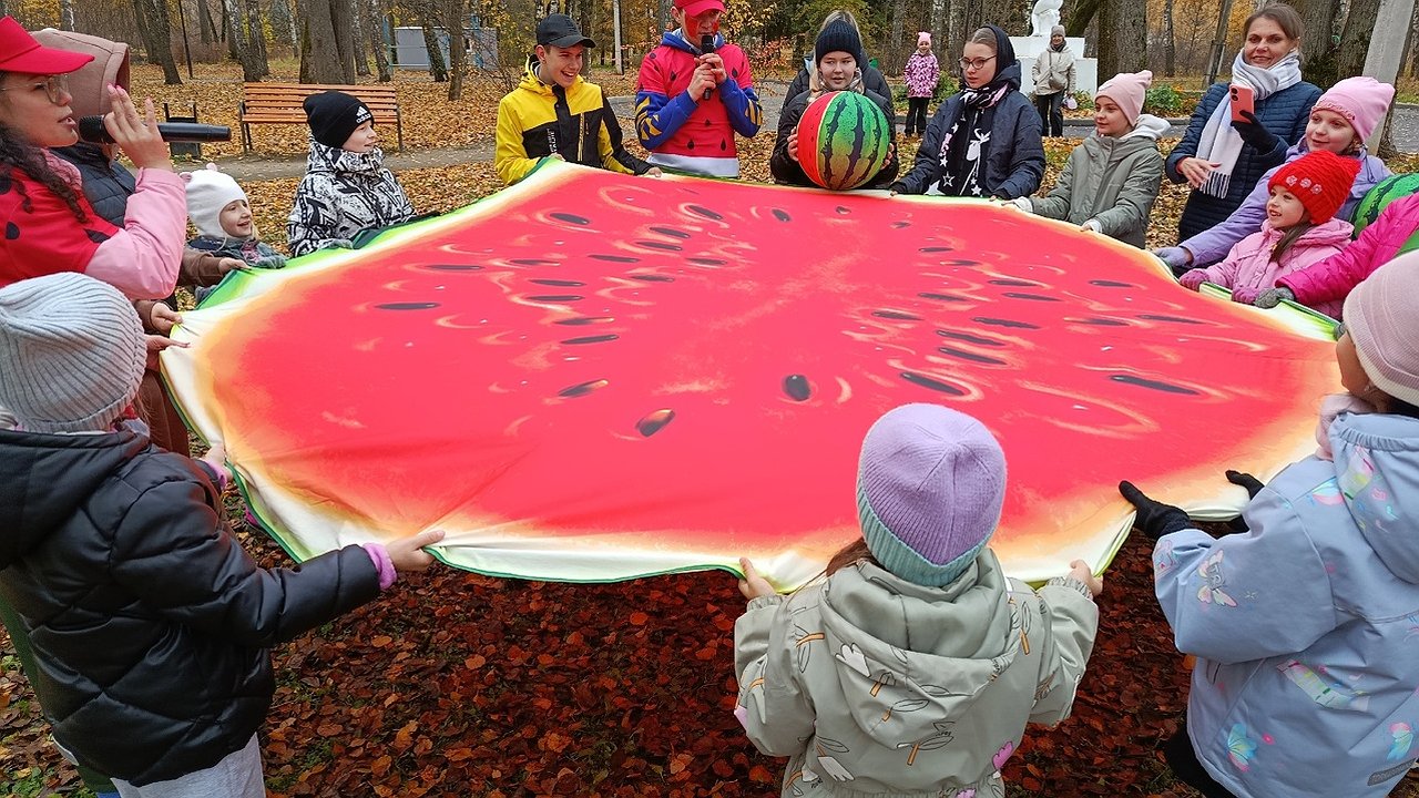 Главная картинка новости: Костромские парки приглашают на «Мульти-танцы», скандинавскую ходьбу и ретро-вечеринку (12+)