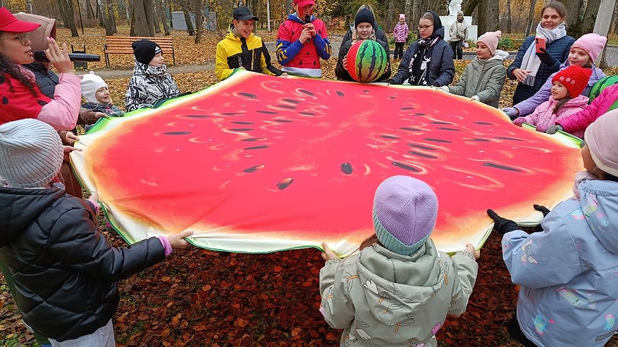 Главная картинка новости: Костромские парки приглашают на «Мульти-танцы», скандинавскую ходьбу и ретро-вечеринку (12+)