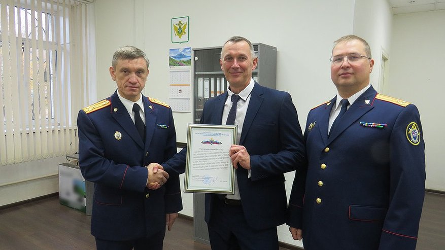 Главная картинка новости: Костромские криминалисты поздравили ветерана службы с профессиональным праздником