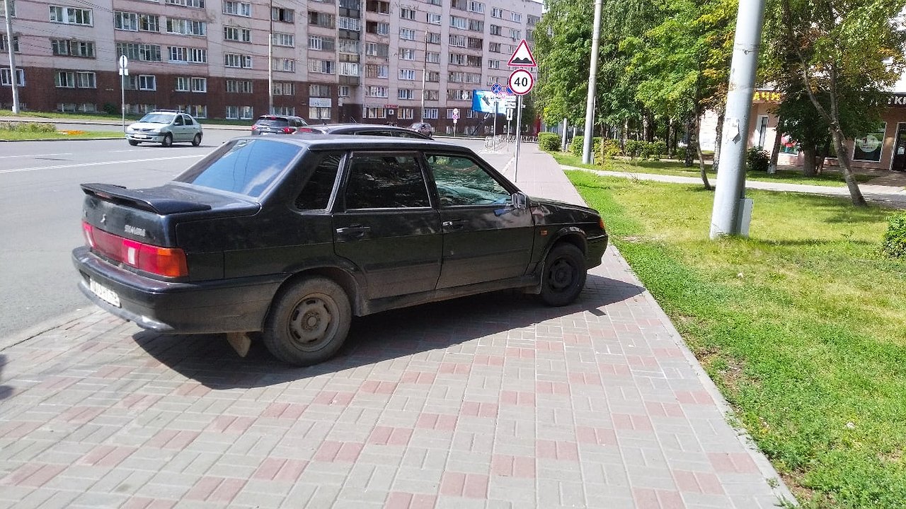 Главная картинка новости: ГАИ разъяснила: как по правилам нужно заезжать на бордюр, чтобы не получить штраф