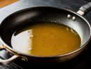 Куда выливать остатки масла со сковороды? Ошибается каждая вторая хозяка: вы обязательно должны это знать