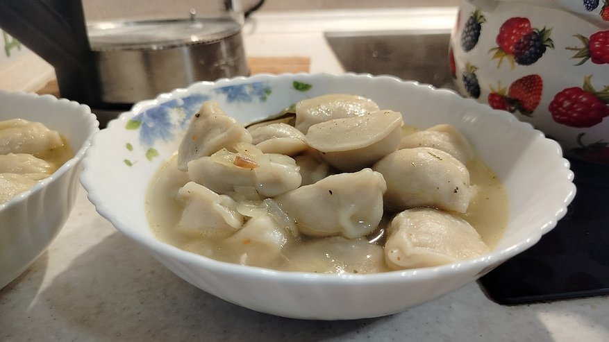 Главная картинка новости: Нужно лишь 50 гр., чтобы тесто вышло вкусное даже без начинки: от пельменей и вареников за уши не оттащить