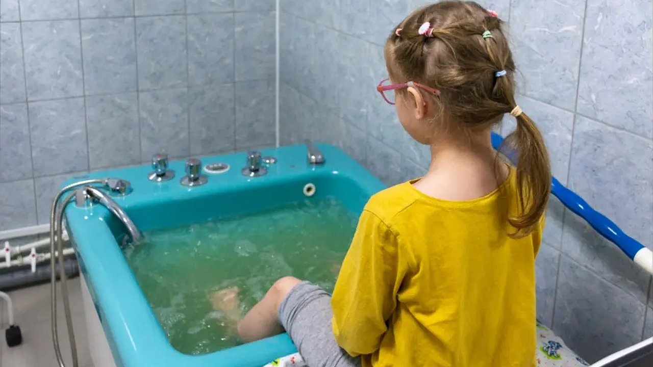 Главная картинка новости: В Костроме  заработала водолечебница для детей