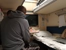 Выкупила с сыном все купе, а проводница посадила к нам трех вахтовиков - "отличные" новые правила от РЖД