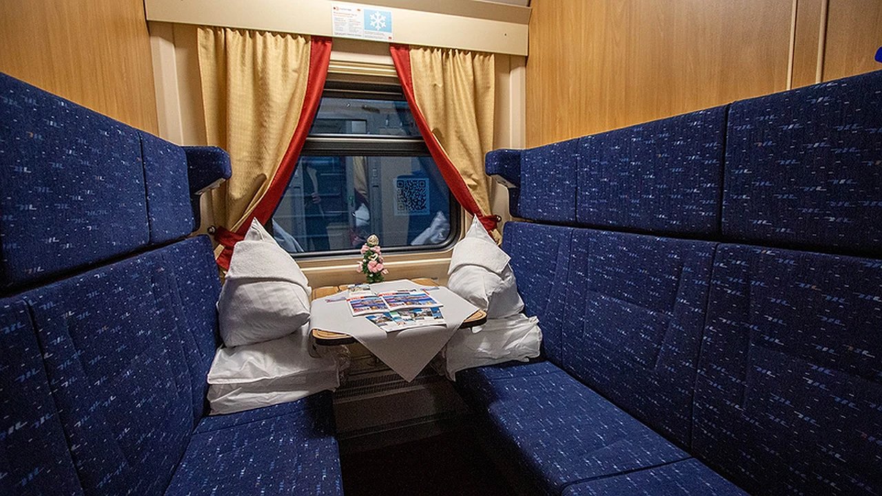 Главная картинка новости: Стало известно, когда начнет ходить через Кострому поезд «Зимняя сказка»