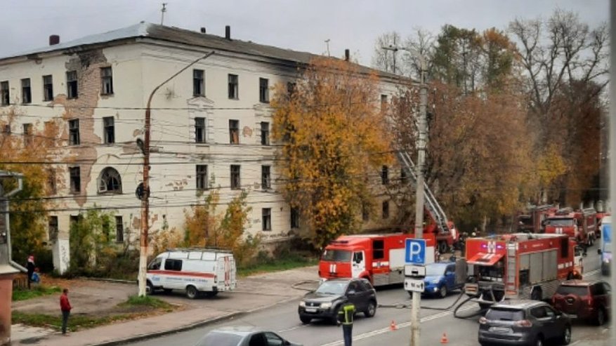 Главная картинка новости: Старое общежитие в центре Костромы является объектом культурного наследия