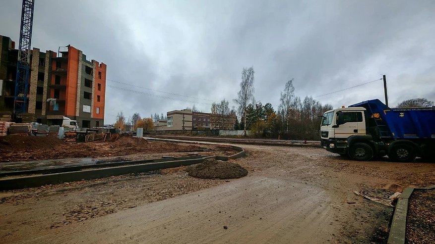 Главная картинка новости: В Костроме начали асфальтировать новую дорогу на улице Профсоюзной