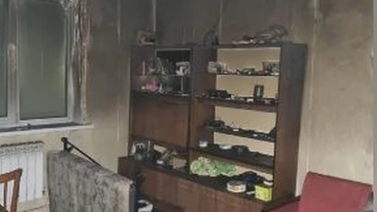 Главная картинка новости: В Костроме 15 человек эвакуировались из горящей многоэтажки