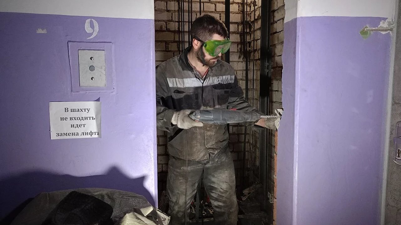 Главная картинка новости: В Костроме 27 многоэтажек обзаведутся новыми лифтам до конца 2025 года