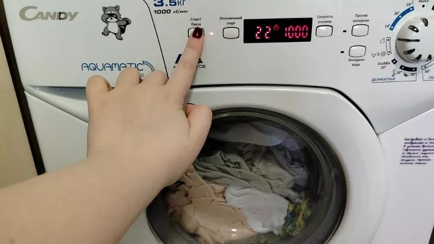 Главная картинка новости: Зажмаю 2 кнопки — и стиральная машинка сама очищается от жижи из грязи, плесени и остатков порошка: секрет вечной службы техники