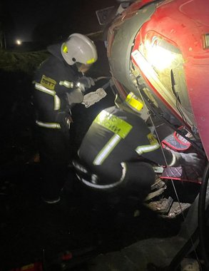 Водитель грузовика оказался зажат в кабине после ДТП на трассе под Мантурово