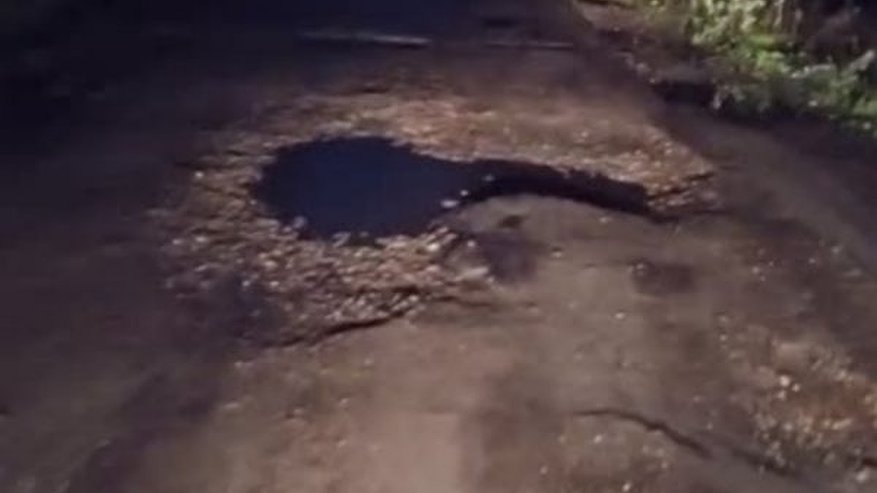 Главная картинка новости: Костромичи требуют отремонтировать разбитую дорогу от Василево до Бычихи