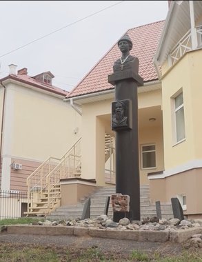 Уцелевшая колонна царского памятника заняла место в Костромском кремле