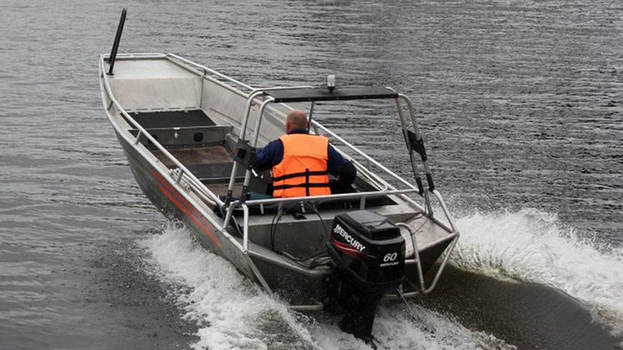 Главная картинка новости: Навигация для лодок в Костроме закрывается с 10 ноября