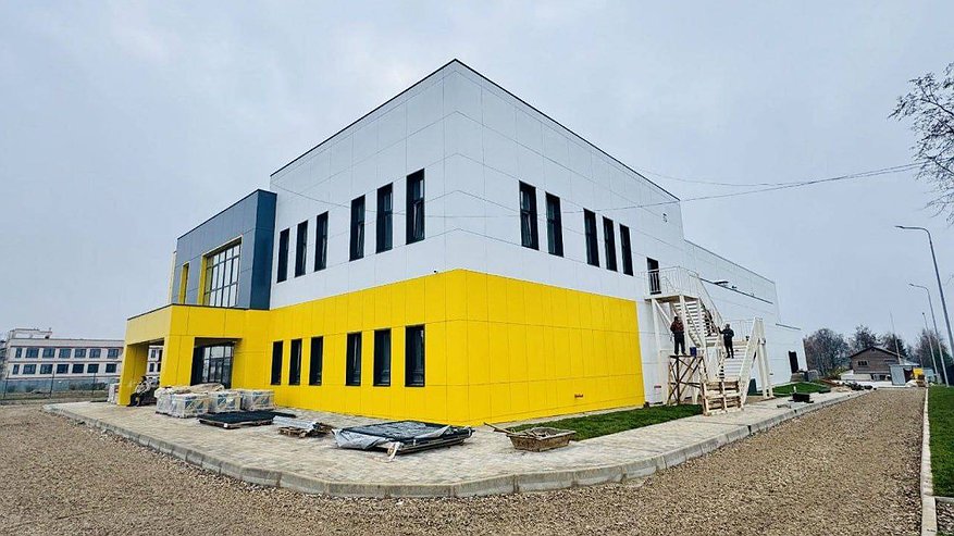 Главная картинка новости: В поселке Красное-на-Волге подходит к завершению подготовка к открытию нового ФОК "Ювелир"