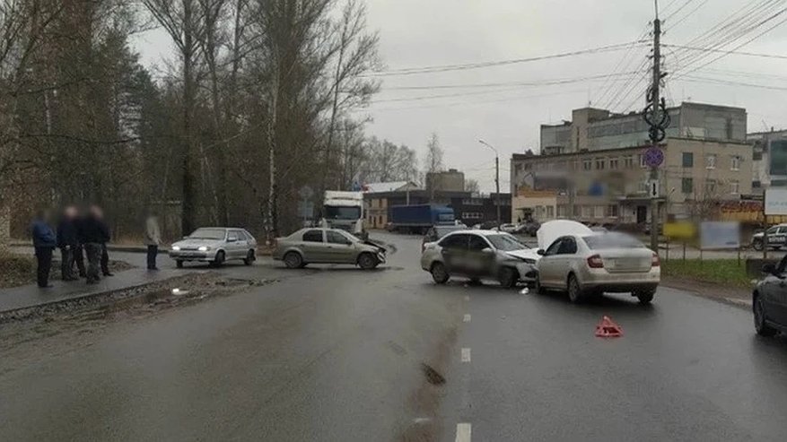 Главная картинка новости: В результате тройного ДТП в Костроме пострадал 3-х летний ребенок